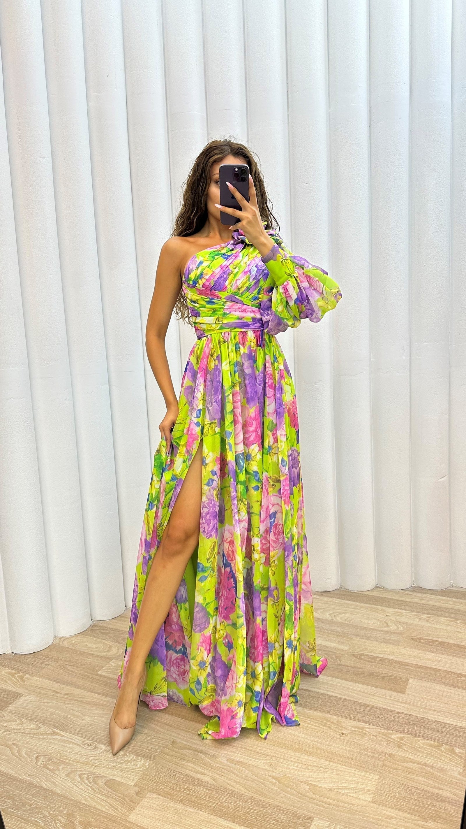NOUVEAU RICHE Rogue | Damen-Maxikleid mit einer Schulter – Mehrfarbiges Design & eleganter Sitz Gelb