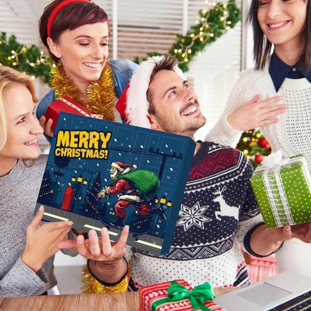 NOUVEAU RICHE Outdoor Adventskalender – 24 Überraschungen mit Camping- & Bushcraft-Gadgets, Weihnachtsgeschenk für Wanderer, Camper & Pfadis