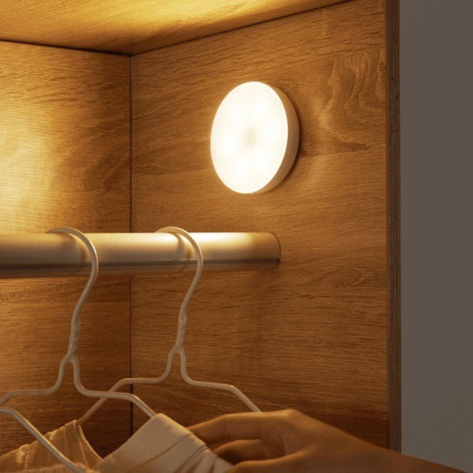 NOUVEAU RICHE Lampe mit Bewegungsmelder – Kabellose LED-Schranklampe für Schrank, Flur & Treppe, Batterie oder USB, Warm-/Kaltweiss – MoveLight