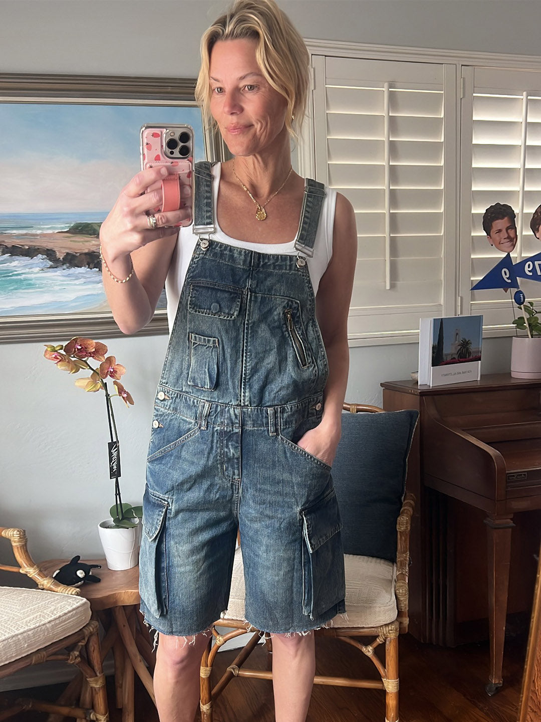 NOUVEAU RICHE Vintage Jeans Latzshorts für Damen mit Verstellbaren Trägern und Lockerem Schnitt im Gebrochenen Denim Stil Mittelblau