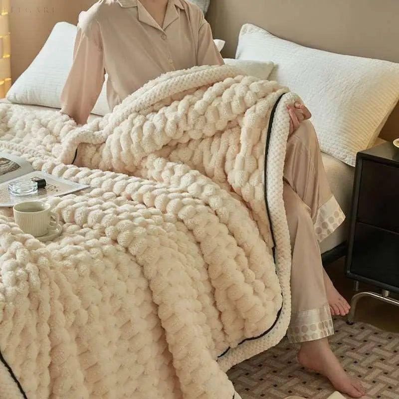 NOUVEAU RICHE Dicke Korallfleece-Decke – Weich, Warm und Wendbar für Innen- und Außenbereich, Erhältlich in verschiedenen Größen