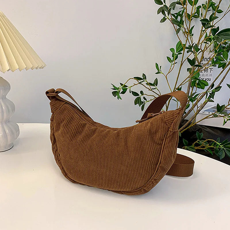 NOUVEAU RICHE Cord Umhängetasche Aus Weichem Samtartigen Cord Für Damen Mit Praktischer Funktionalität Und Zeitlosem Stil Braun