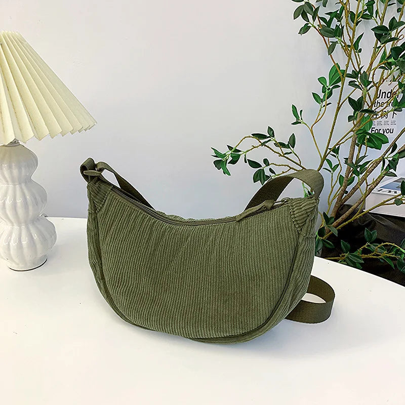 NOUVEAU RICHE Cord Umhängetasche Aus Weichem Samtartigen Cord Für Damen Mit Praktischer Funktionalität Und Zeitlosem Stil Grün