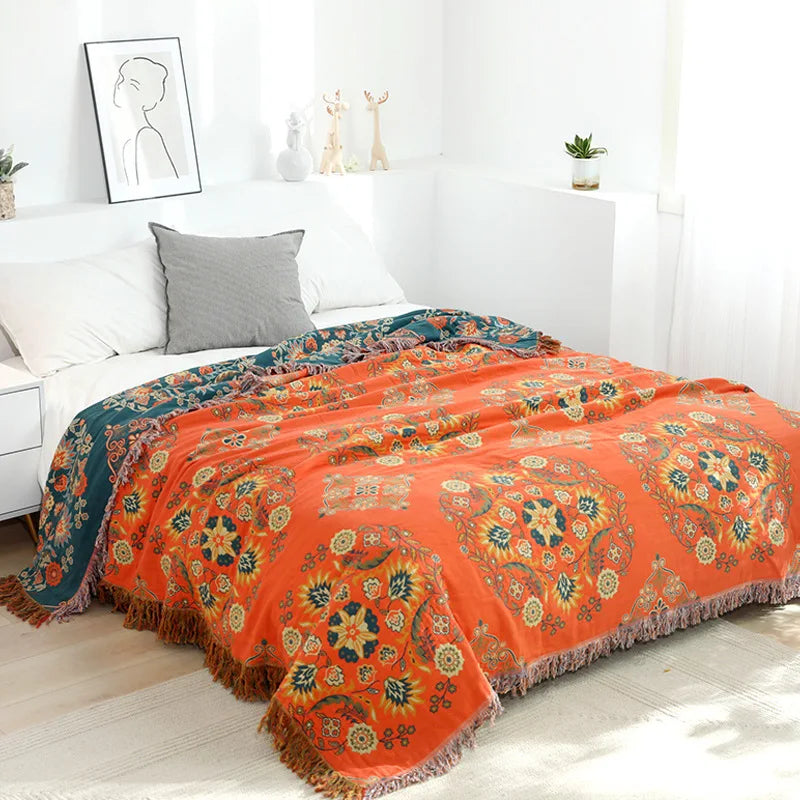 NOUVEAU RICHE Weiche Wohndecke mit zeitlosem Design – Leichte Sofadecke & Tagesdecke für Sofa und Bett, Orange oder Gelb, 3 Grössen