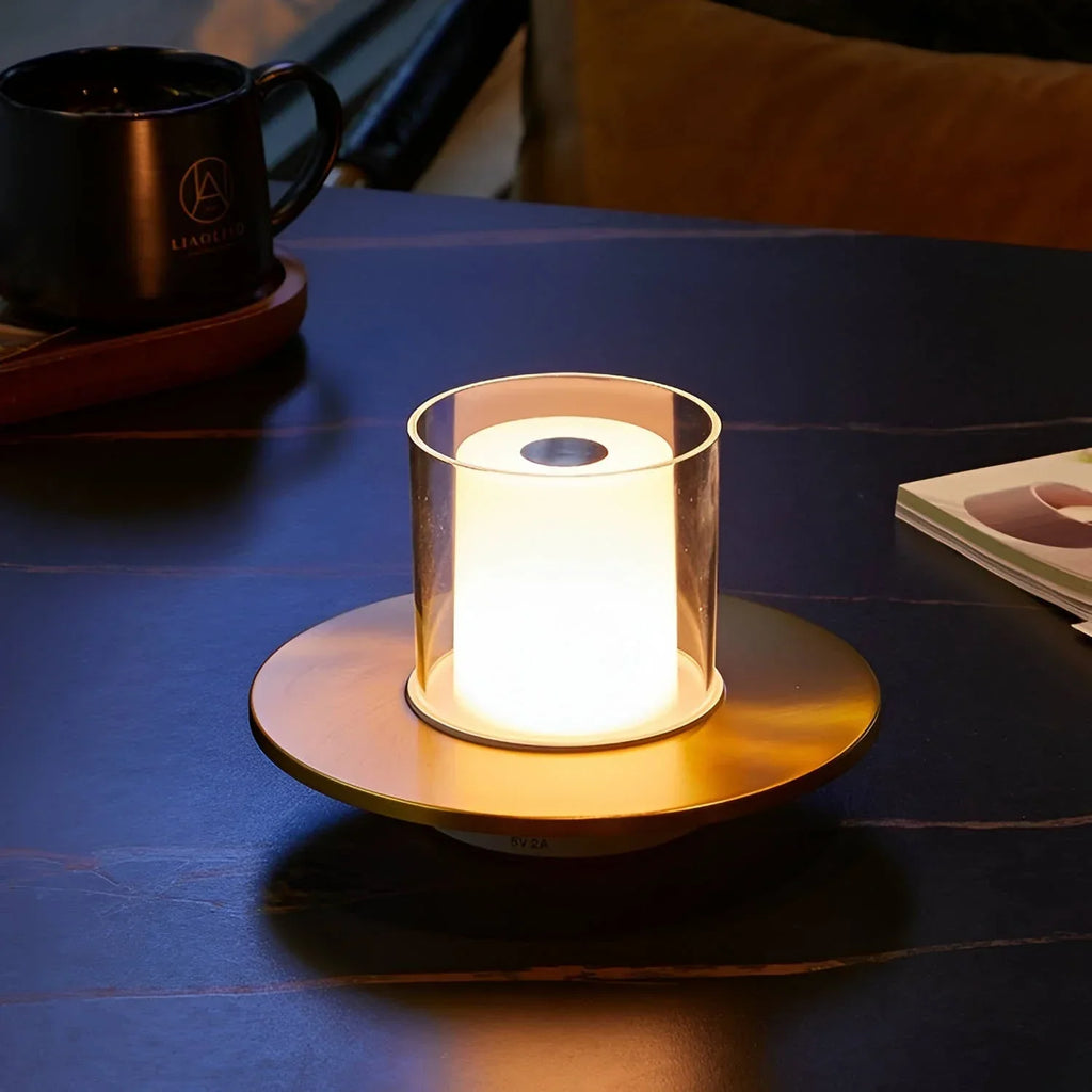 NOUVEAU RICHE Kabellose Kerzenlampe – LED Tischlampe mit Akku & Gestensteuerung, Warmweiss 2400K, bis 18 Std., Gold oder Silber – LumiFlame