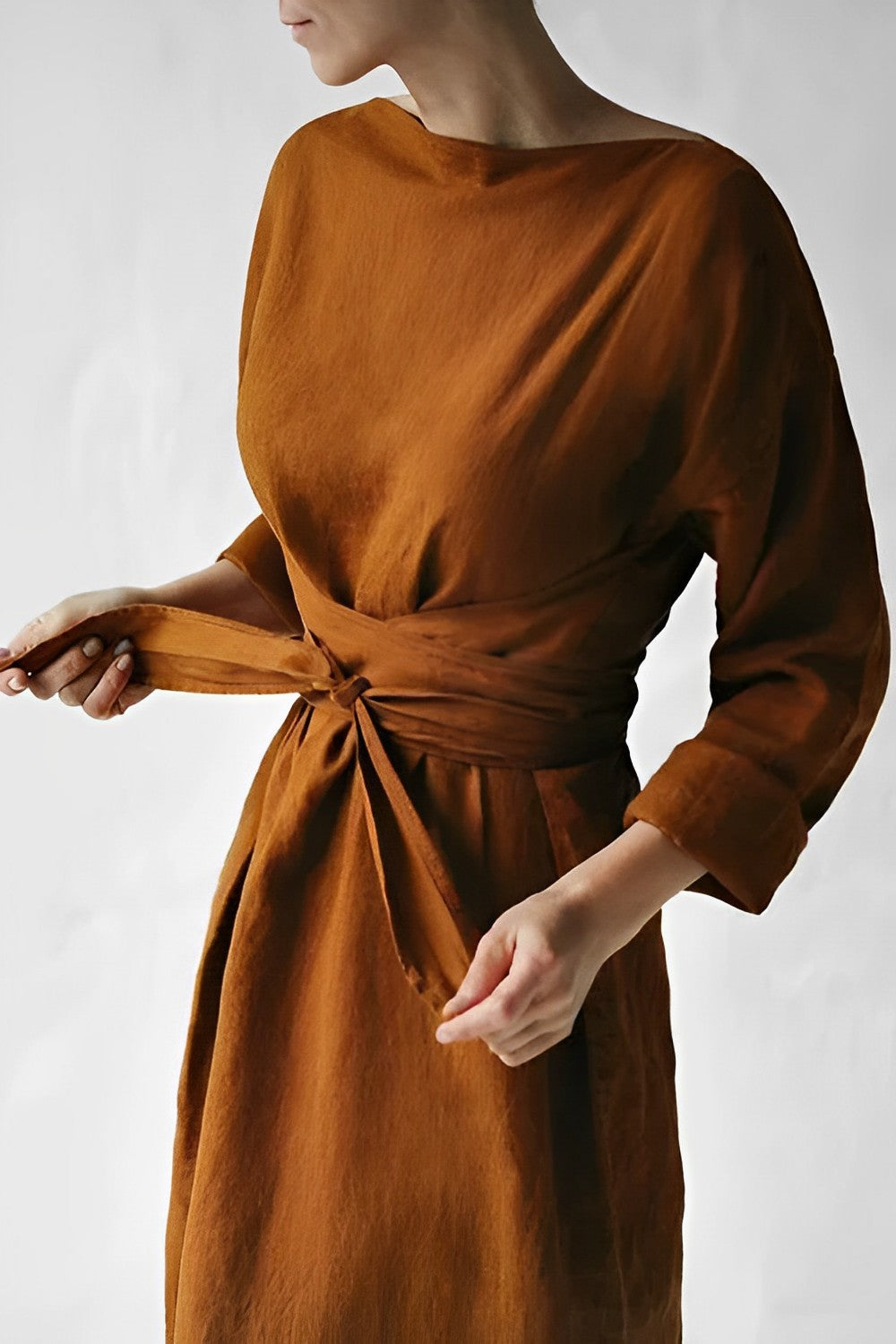NOUVEAU RICHE Leinenkleid Minimalistisch Langarm Gürtel Handgefertigt Braun