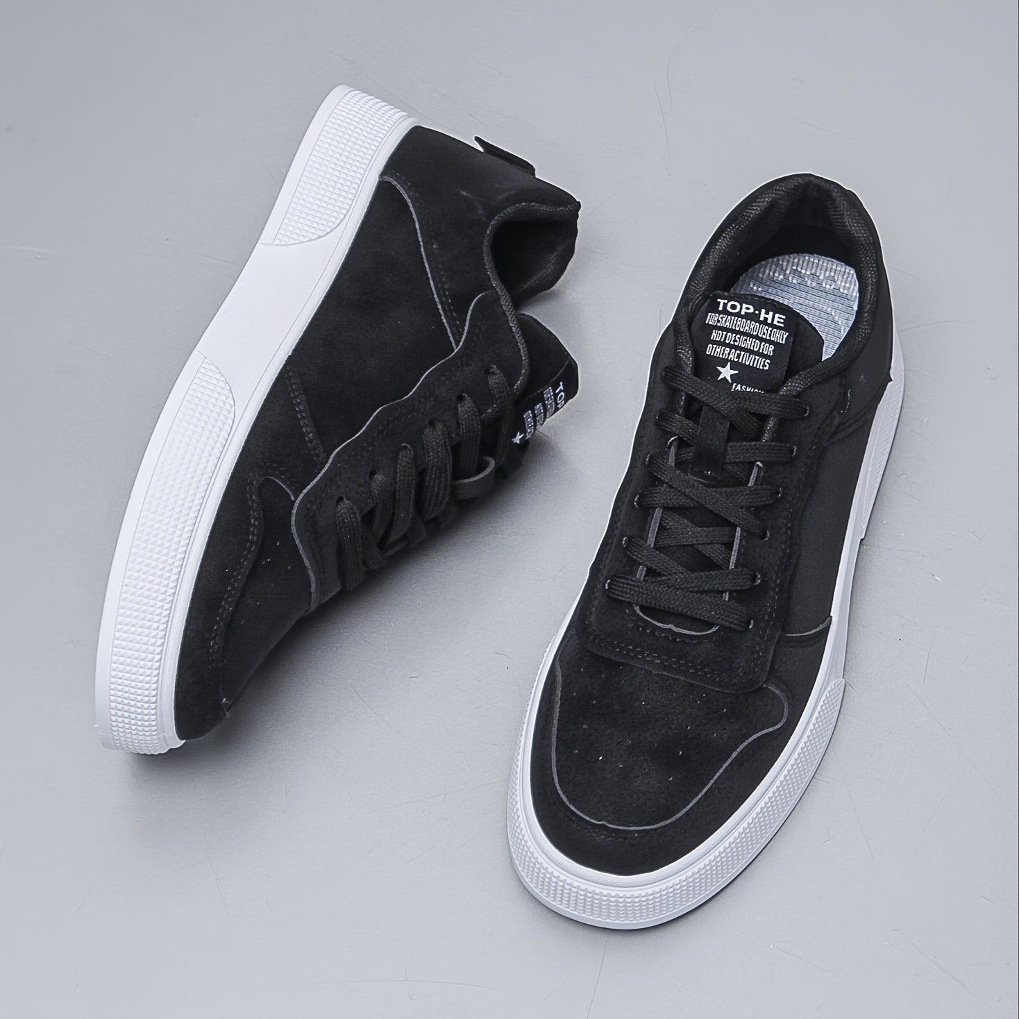 NOUVEAU RICHE Einfarbige Low Top Herren Sneaker PU Obermaterial Alltag