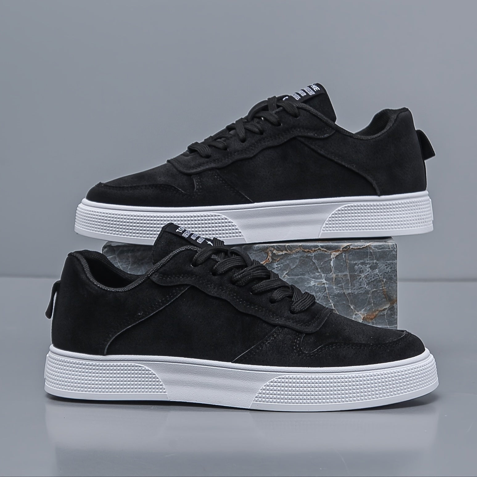 NOUVEAU RICHE Einfarbige Low Top Herren Sneaker PU Obermaterial Alltag