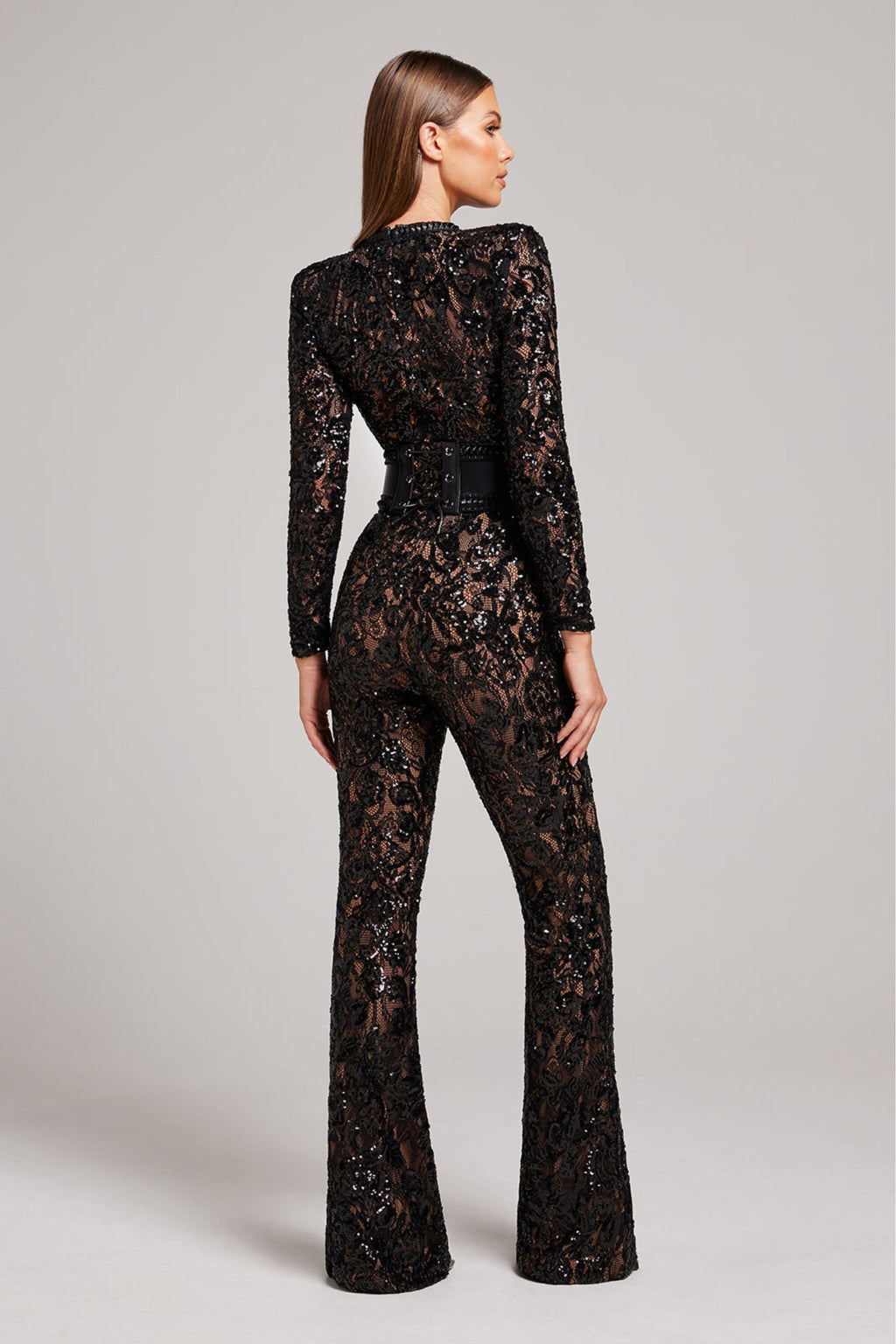 NOUVEAU RICHE Damen Jumpsuit Aus Spitze Mit Gürtel Lange Ärmel Volle Länge Tailliert Elegantes Design Für Galas Und Cocktailpartys