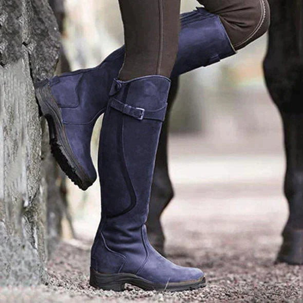 NOUVEAU RICHE Damen-Kniestiefel – mit Schnallenriemen und Robuster Sohle Lila