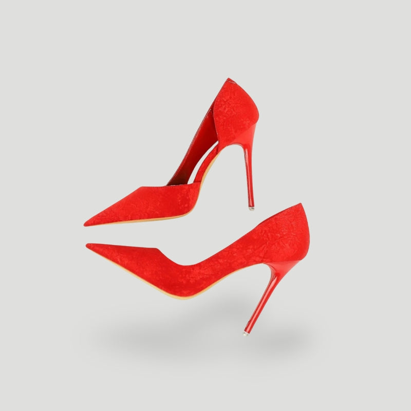 NOUVEAU RICHE Damen Stilettos Mit Spitz Zehenpartie Und Strukturiertem Luxus Finish Elegante Slip On Passform Für Ein Raffiniertes Auftreten Rot 40