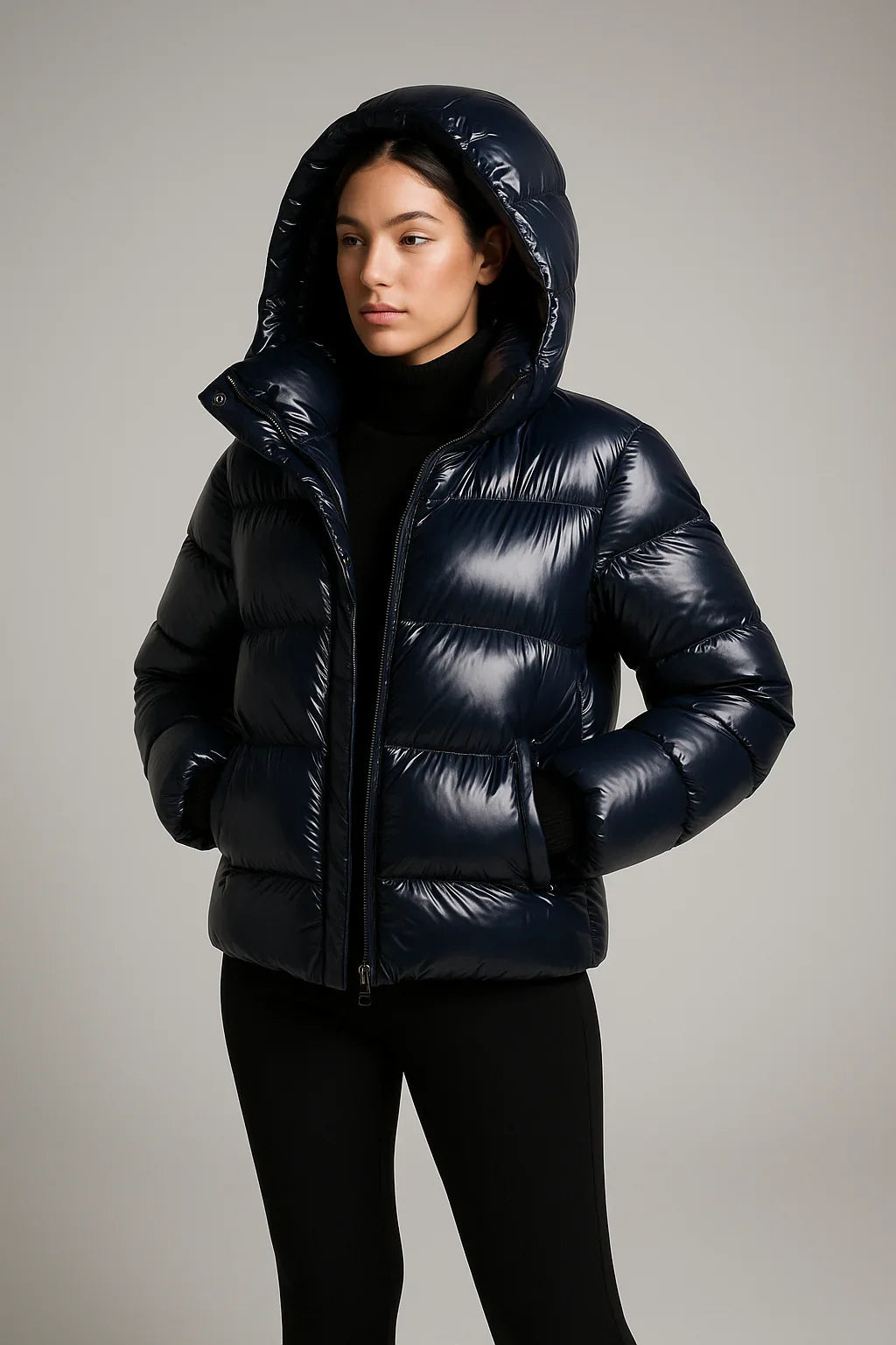 NOUVEAU RICHE Damen Glanz Pufferjacke Mit Kapuze Kurz Modern Stilvoll Für Kalte Tage