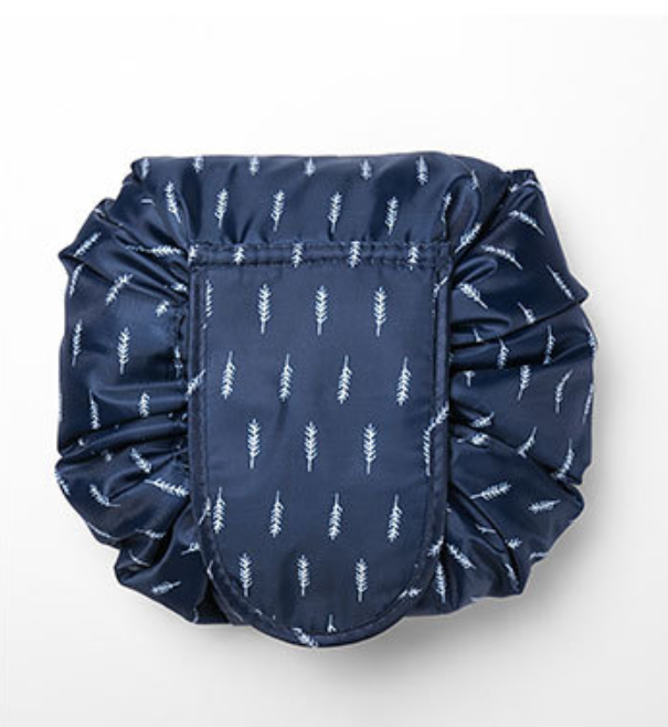 NOUVEAU RICHE Damen Kosmetiktasche Mit Kordelzug Flach Ausbreiten Zeigt Beauty-Produkt Marineblau