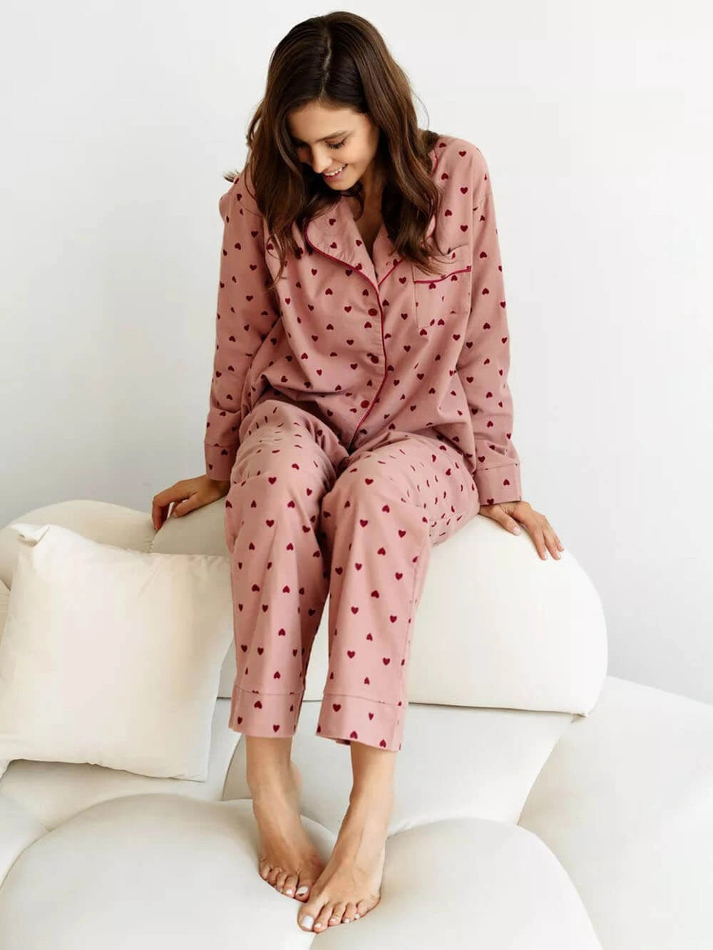 NOUVEAU RICHE Damen Pyjama-Set Herzprint – Paspelierung & Klassischer Schnitt