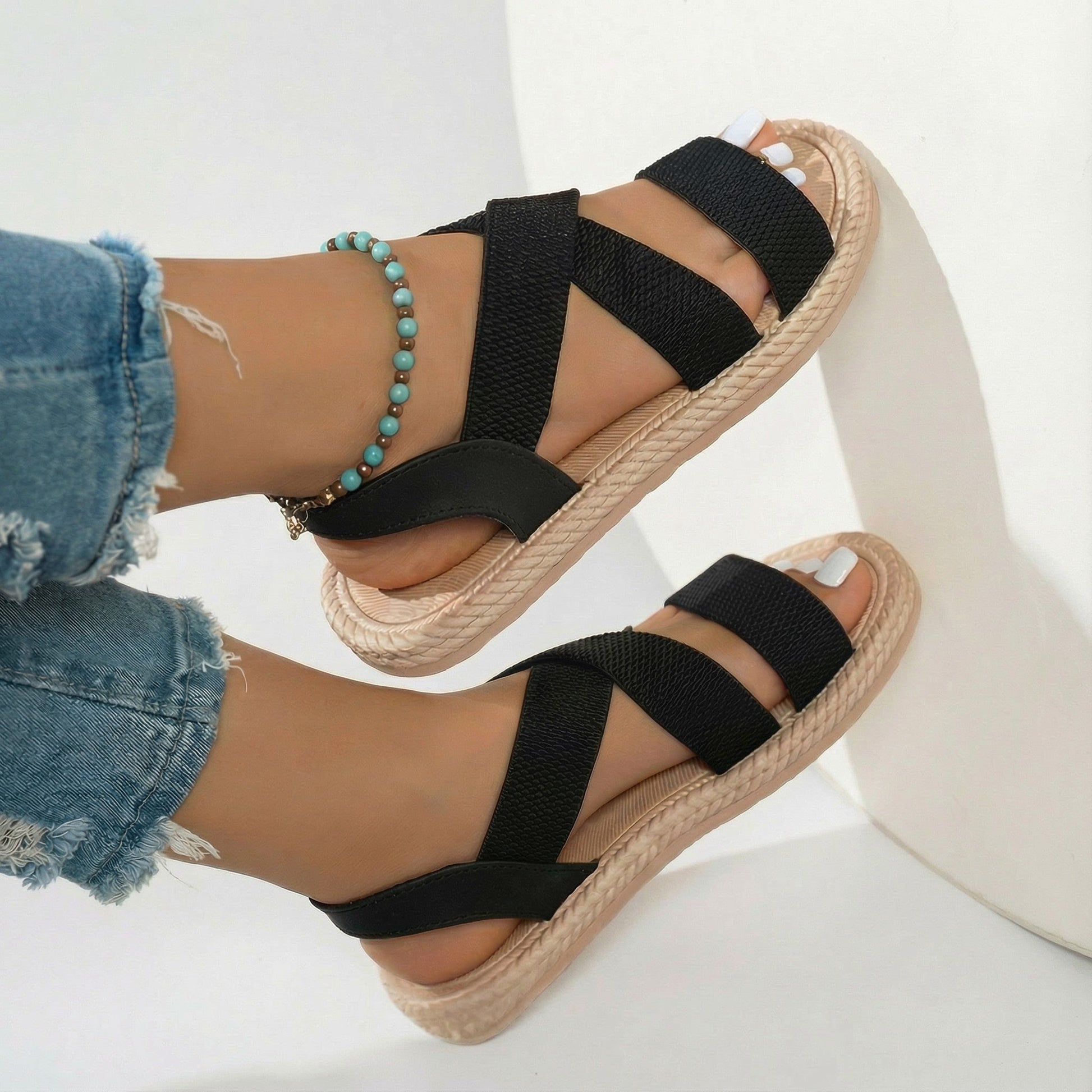 NOUVEAU RICHE Damen Sommersandalen – Überkreuztes Design & Ultraleichte Sohle