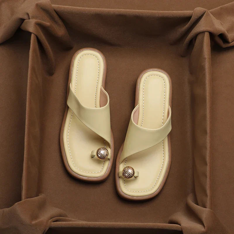 NOUVEAU RICHE Damen Blockabsatz-Sandalen – Eckige Spitze & Verstellbare Riemen