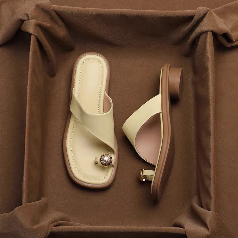 NOUVEAU RICHE Damen Blockabsatz-Sandalen – Eckige Spitze & Verstellbare Riemen