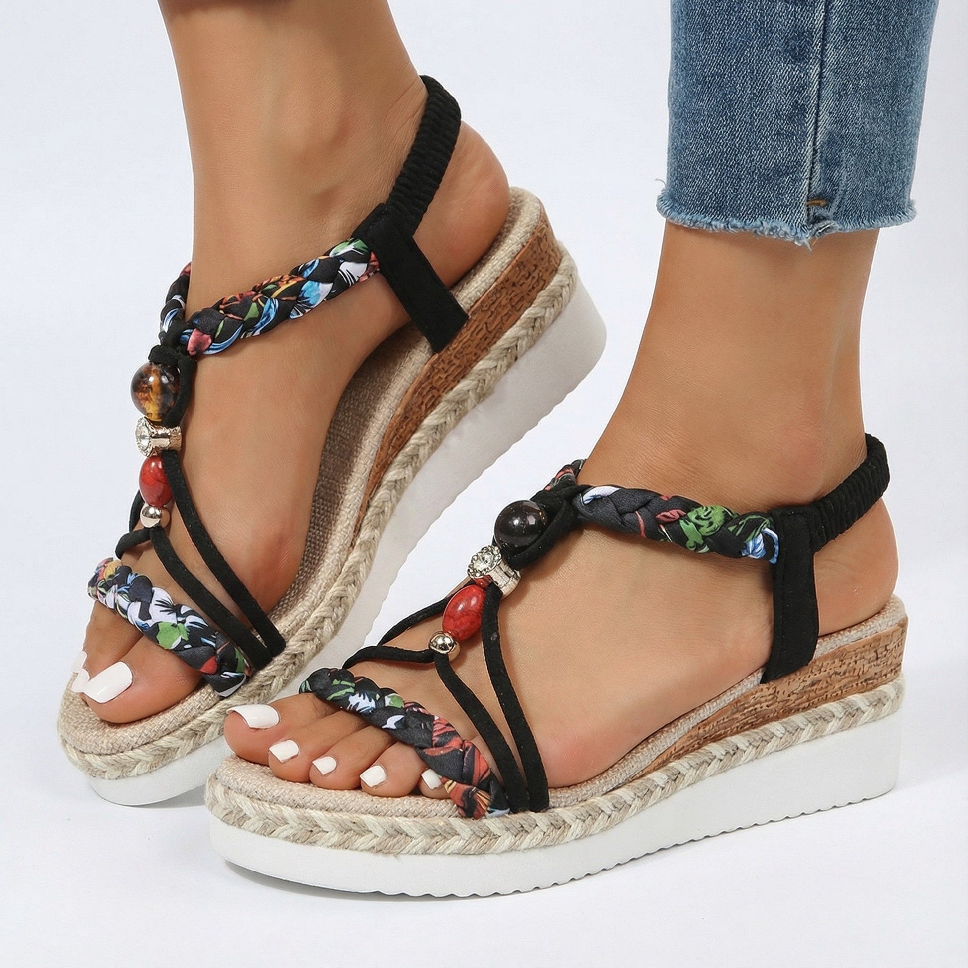 NOUVEAU RICHE Damen Plateau-Sandalen – Geflochtene Riemen & Slip-On Design