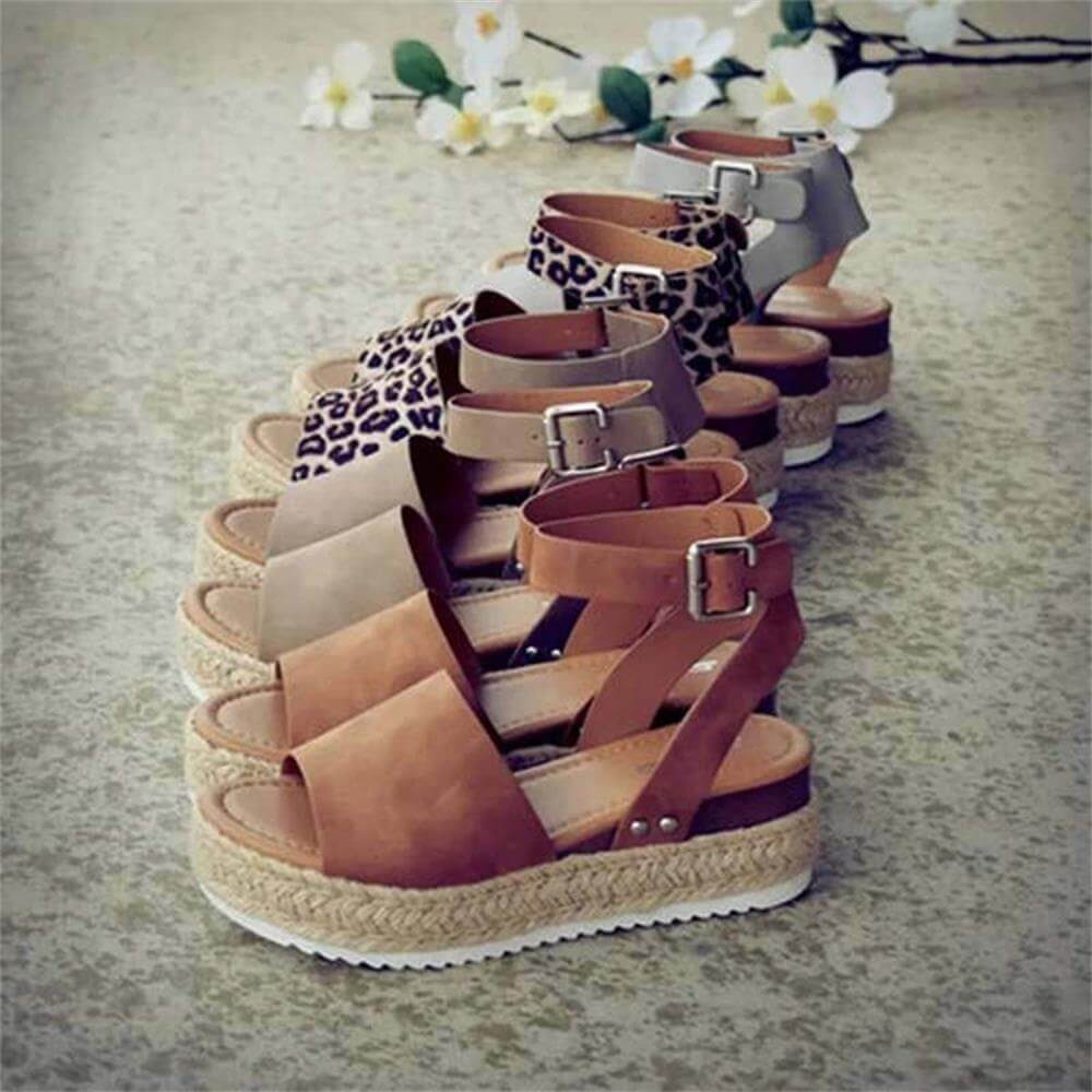 NOUVEAU RICHE Damen Sommersandalen Offene Zehen Fesselriemen 5cm Plateau