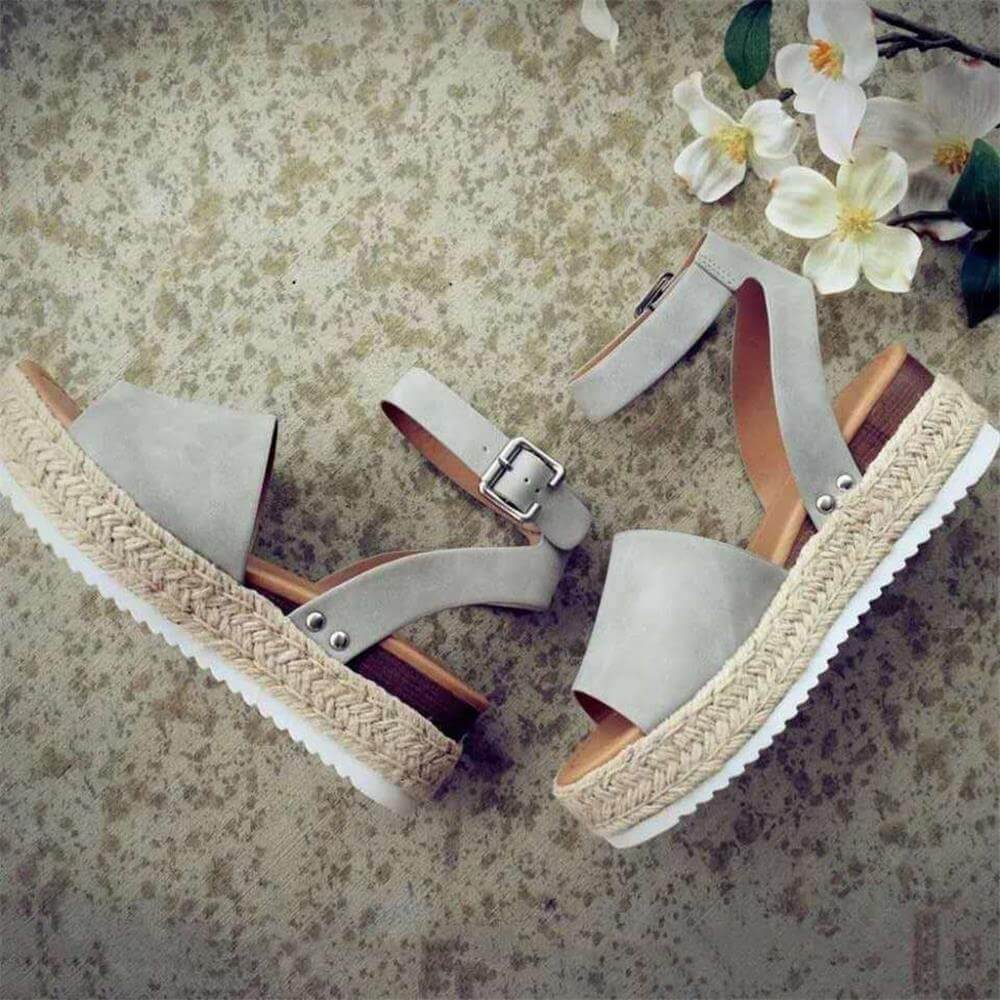 NOUVEAU RICHE Damen Sommersandalen Offene Zehen Fesselriemen 5cm Plateau Grau