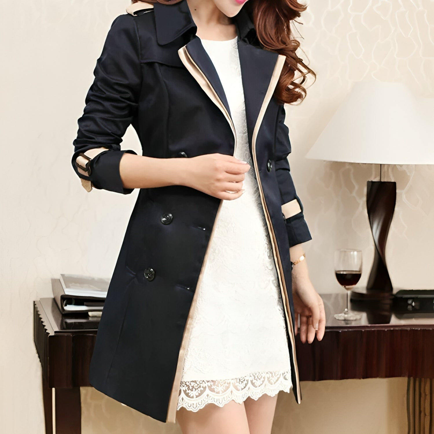 NOUVEAU RICHE Damen Trenchcoat – Slim Fit – Zweireihig – Knielang – Strukturierter Stoff