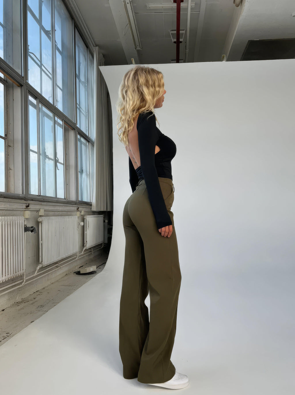 NOUVEAU RICHE Damenhose Hohe Taille Weite Beine Elegante Taillierte Passform Lange Länge Vielseitig Für Jeden Anlass Armeegrün