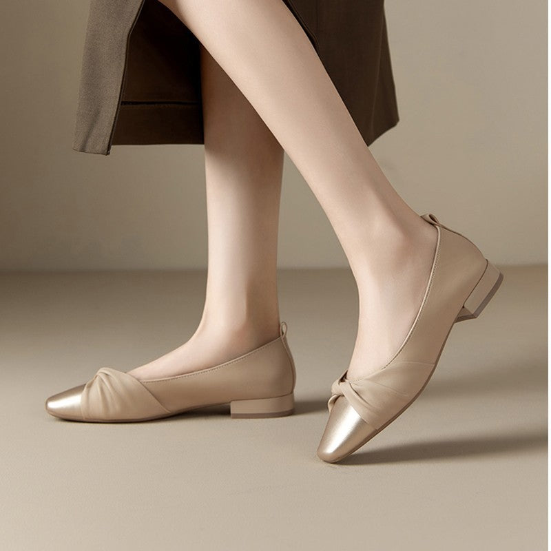 NOUVEAU RICHE Damenschuhe Mit Niedrigem Absatz Aus Weichem Leder Mit Spitzem Zehenbereich Und Gedrehtem Riemen Im Eleganten Stil