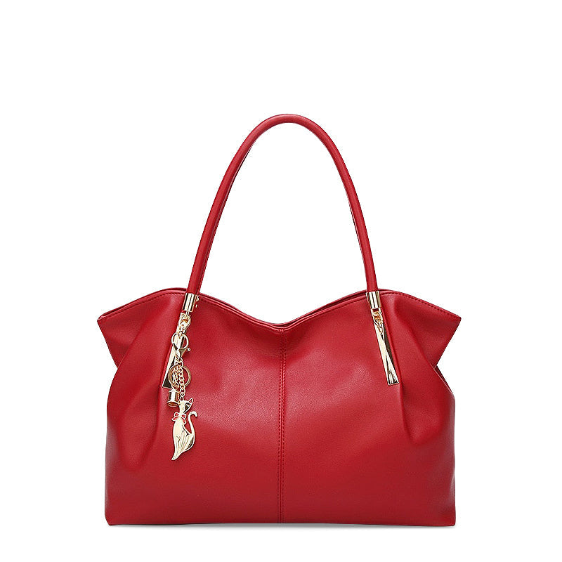 NOUVEAU RICHE Handtasche Aus Hochwertigem Veganem Leder Mit Weichem Innenfutter Und Goldfarbenen Metallelementen Rot