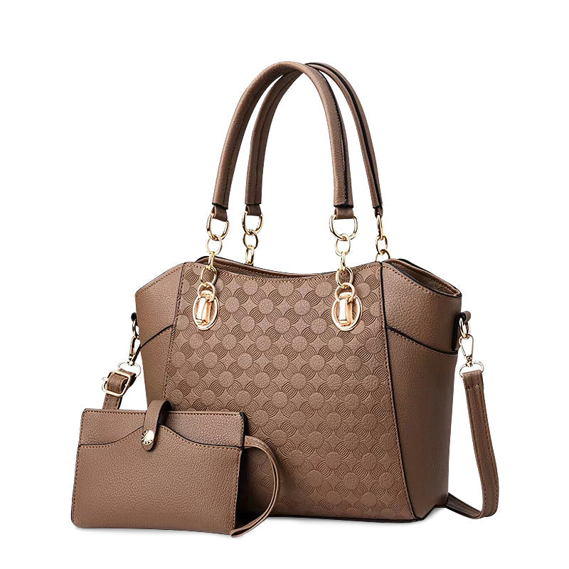 NOUVEAU RICHE Die Andrea Tragetasche Aus Hochwertigem Veganem Leder Mit Weichem Innenfutter Und Goldfarbenen Metallelementen Khaki