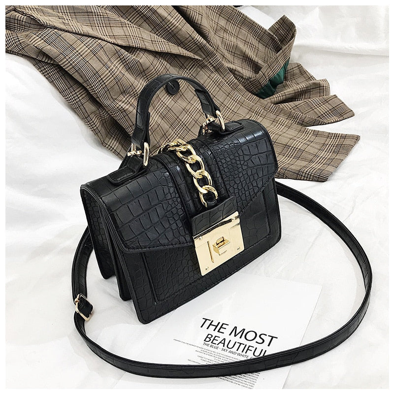 NOUVEAU RICHE Elegante Handtasche Aus Hochwertigem Veganem Leder Mit Weichem Innenfutter Und Goldfarbenen Elementen Für Stilvolle Auftritte Schwarz