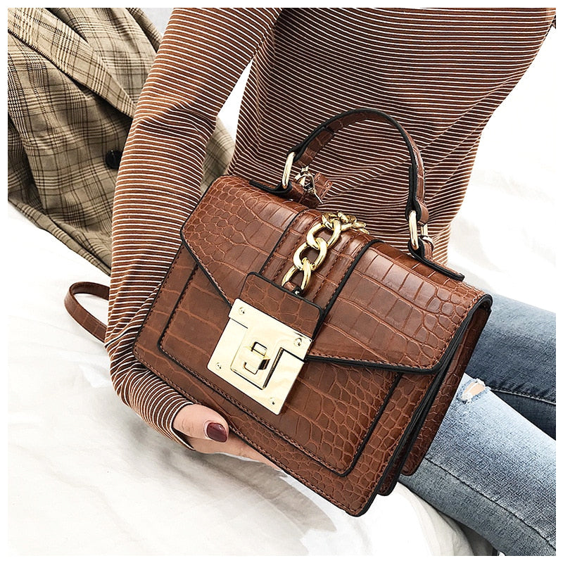 NOUVEAU RICHE Elegante Handtasche Aus Hochwertigem Veganem Leder Mit Weichem Innenfutter Und Goldfarbenen Elementen Für Stilvolle Auftritte Braun