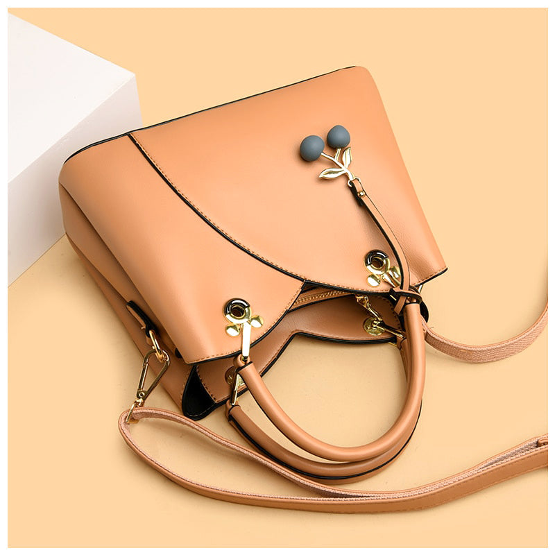 NOUVEAU RICHE Camryn Handtasche Aus Hochwertigem Veganem Leder Mit Goldfarbenen Metallteilen Stylische Und Funktionale Tasche Für Jedes Outfit