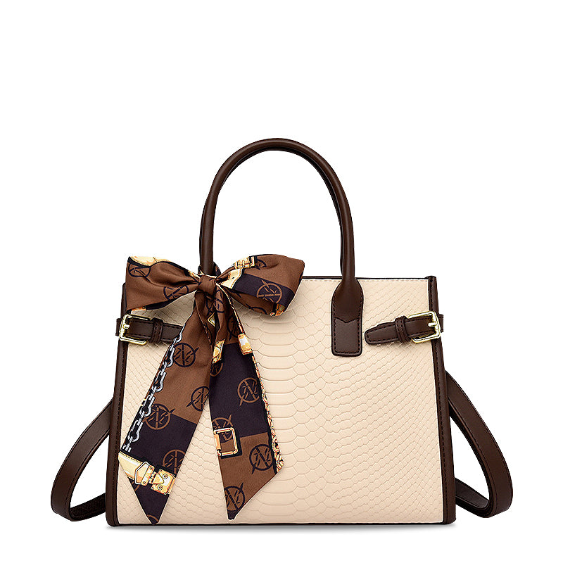 NOUVEAU RICHE Handtasche Aus Hochwertigem Veganem Leder Mit Goldfarbenen Metallteilen 28 cm Stilvolles Und Funktionales Accessoire Ideal Für Jedes Outfit Beige