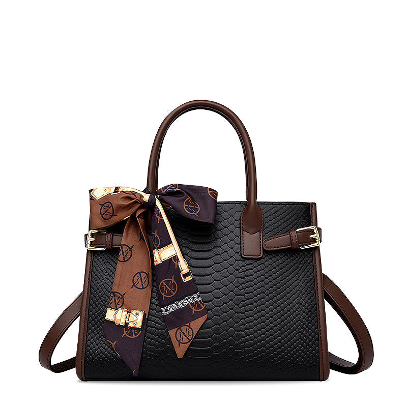 NOUVEAU RICHE Handtasche Aus Hochwertigem Veganem Leder Mit Goldfarbenen Metallteilen 28 cm Stilvolles Und Funktionales Accessoire Ideal Für Jedes Outfit Schwarz