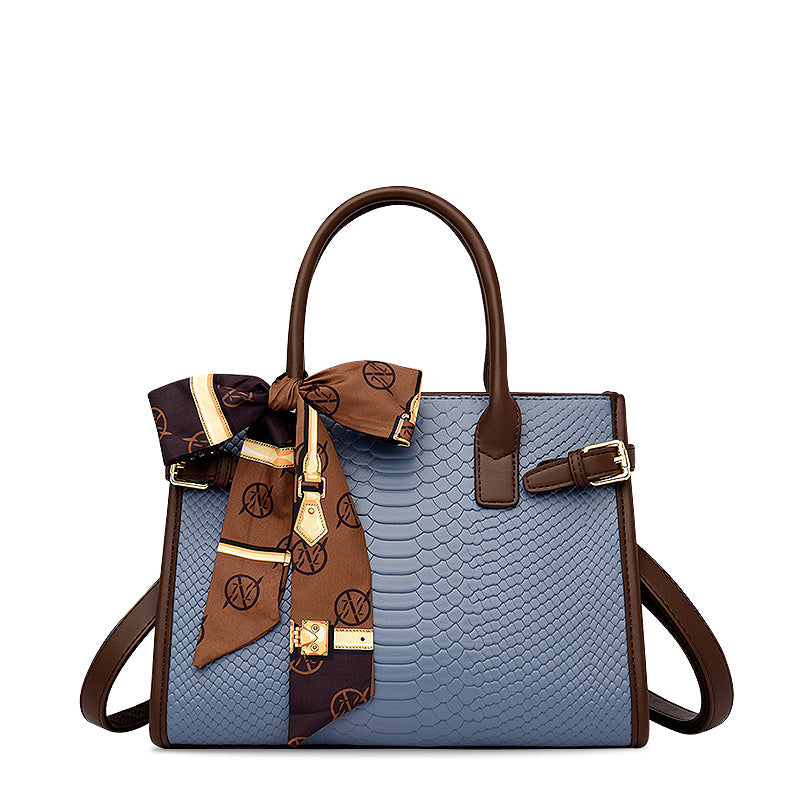NOUVEAU RICHE Handtasche Aus Hochwertigem Veganem Leder Mit Goldfarbenen Metallteilen 28 cm Stilvolles Und Funktionales Accessoire Ideal Für Jedes Outfit Blau
