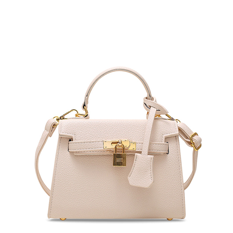 NOUVEAU RICHE Stilvolle Handtasche Aus Hochwertigem Veganem Leder Mit Weichem Innenfutter Und Goldfarbenen Metallteilen Weiß