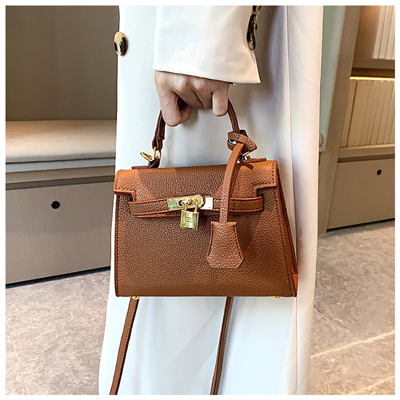 NOUVEAU RICHE Stilvolle Handtasche Aus Hochwertigem Veganem Leder Mit Weichem Innenfutter Und Goldfarbenen Metallteilen