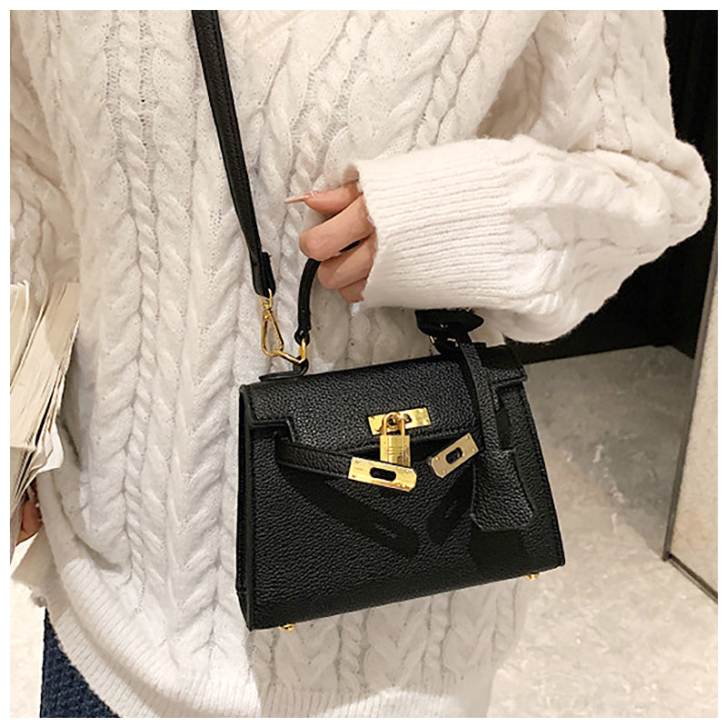 NOUVEAU RICHE Stilvolle Handtasche Aus Hochwertigem Veganem Leder Mit Weichem Innenfutter Und Goldfarbenen Metallteilen