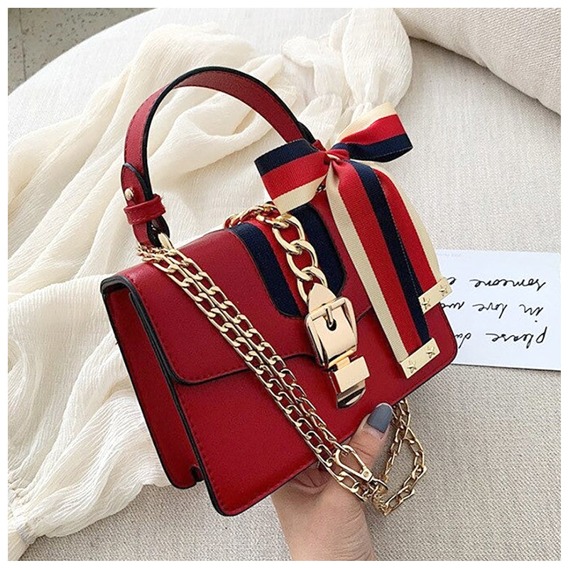 NOUVEAU RICHE Stylische Crossbody Tasche Aus Hochwertigem Veganem Leder Mit Weichem Innenfutter Und Goldfarbenen Metallakzenten