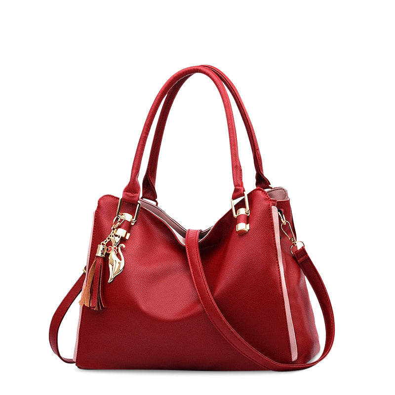 NOUVEAU RICHE Havana Schultertasche Aus Hochwertigem Veganem Leder Mit Weichem Innenfutter Und Goldfarbenen Metallakzenten Burgund