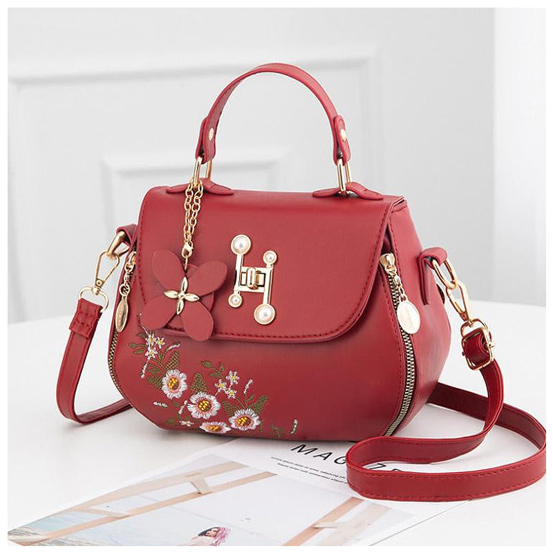 NOUVEAU RICHE Die Linda Handtasche Aus Veganem Leder Mit Weichem Innenfutter Und Goldfarbenen Metallakzenten Für Stilvolle Und Funktionale Eleganz Rot