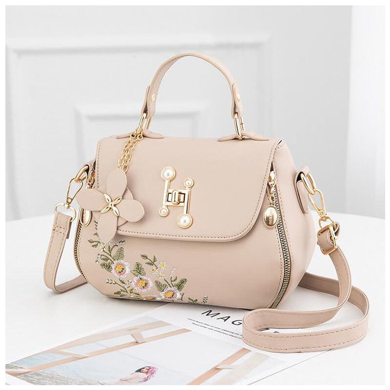 NOUVEAU RICHE Die Linda Handtasche Aus Veganem Leder Mit Weichem Innenfutter Und Goldfarbenen Metallakzenten Für Stilvolle Und Funktionale Eleganz Beige