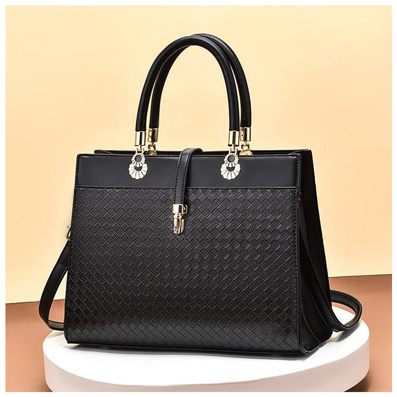 NOUVEAU RICHE Elegante Veganleder Handtasche Mit Goldfarbenen Metallteilen In 30 Zentimetern Breite Für Stilvolle Outfits