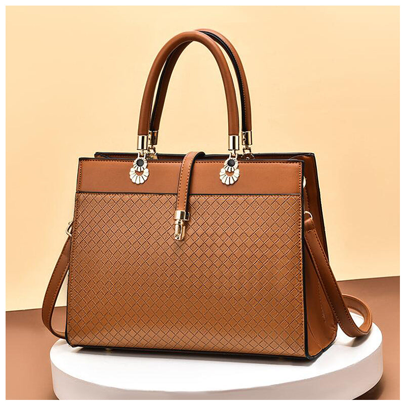 NOUVEAU RICHE Elegante Veganleder Handtasche Mit Goldfarbenen Metallteilen In 30 Zentimetern Breite Für Stilvolle Outfits Braun