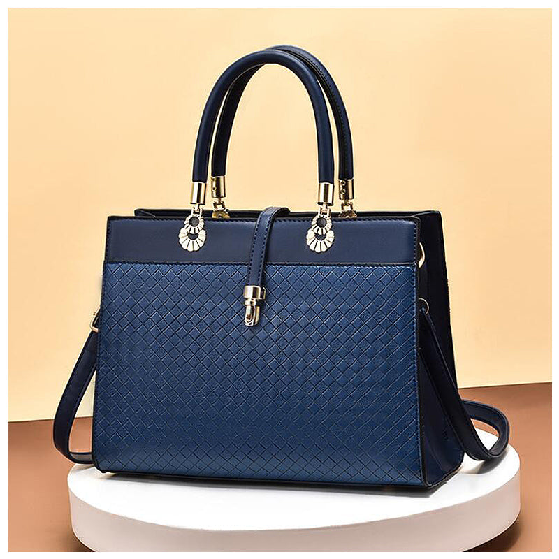 NOUVEAU RICHE Elegante Veganleder Handtasche Mit Goldfarbenen Metallteilen In 30 Zentimetern Breite Für Stilvolle Outfits Blau