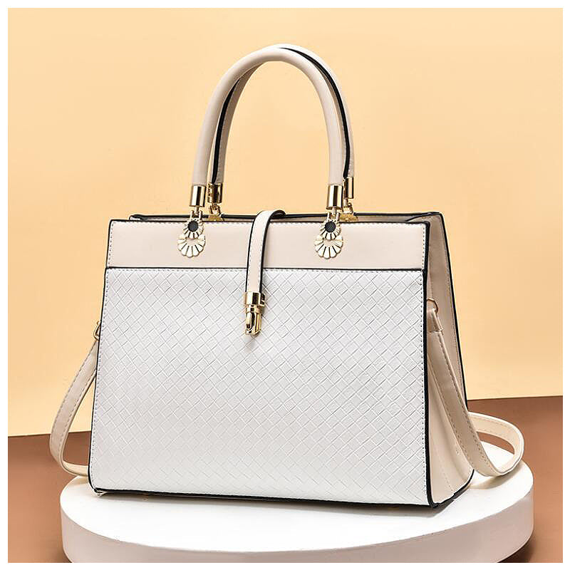 NOUVEAU RICHE Elegante Veganleder Handtasche Mit Goldfarbenen Metallteilen In 30 Zentimetern Breite Für Stilvolle Outfits Weiß