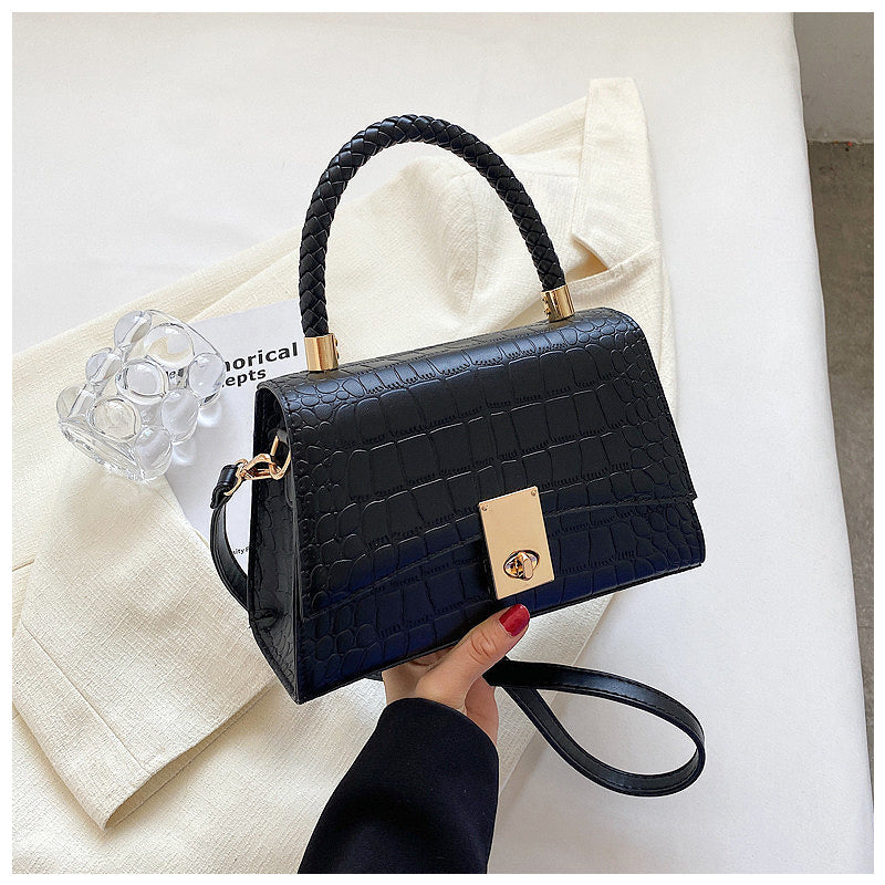 NOUVEAU RICHE Stilvolle Vegan Ledertasche Mit Goldfarbenen Metallteilen Ideal Für Jeden Anlass Schwarz
