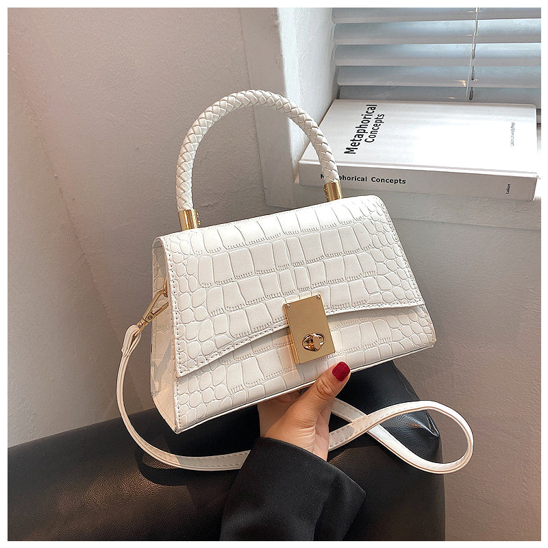 NOUVEAU RICHE Stilvolle Vegan Ledertasche Mit Goldfarbenen Metallteilen Ideal Für Jeden Anlass