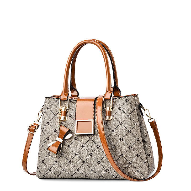 NOUVEAU RICHE Handtasche Aus Hochwertigem Veganem Leder Mit Goldfarbenen Metallteilen 32 Cm Breit Und 22 Cm Hoch Für Stilvolle Outfits Beige Orange