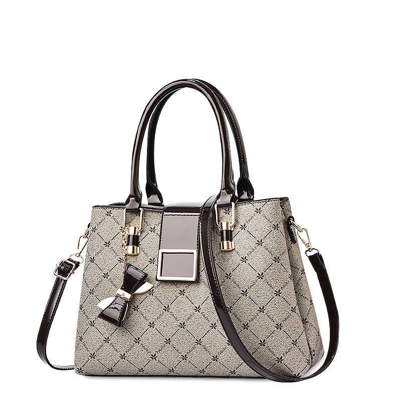 NOUVEAU RICHE Handtasche Aus Hochwertigem Veganem Leder Mit Goldfarbenen Metallteilen 32 Cm Breit Und 22 Cm Hoch Für Stilvolle Outfits Beige Schwarz